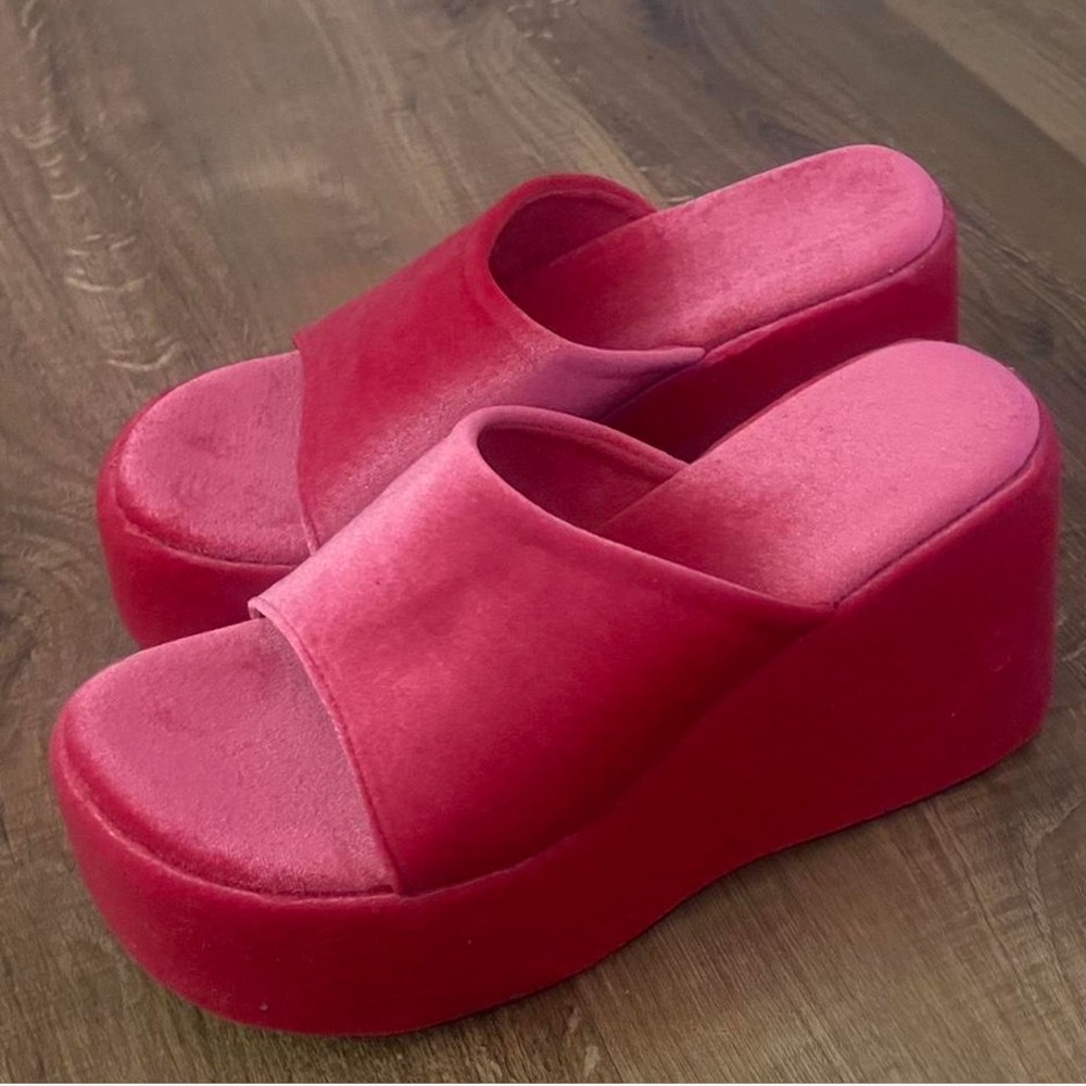 pink wedges